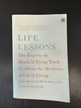 LIFE LESSONS -Two Experts on Deaths and Dying Teach us about the Mysteries Life